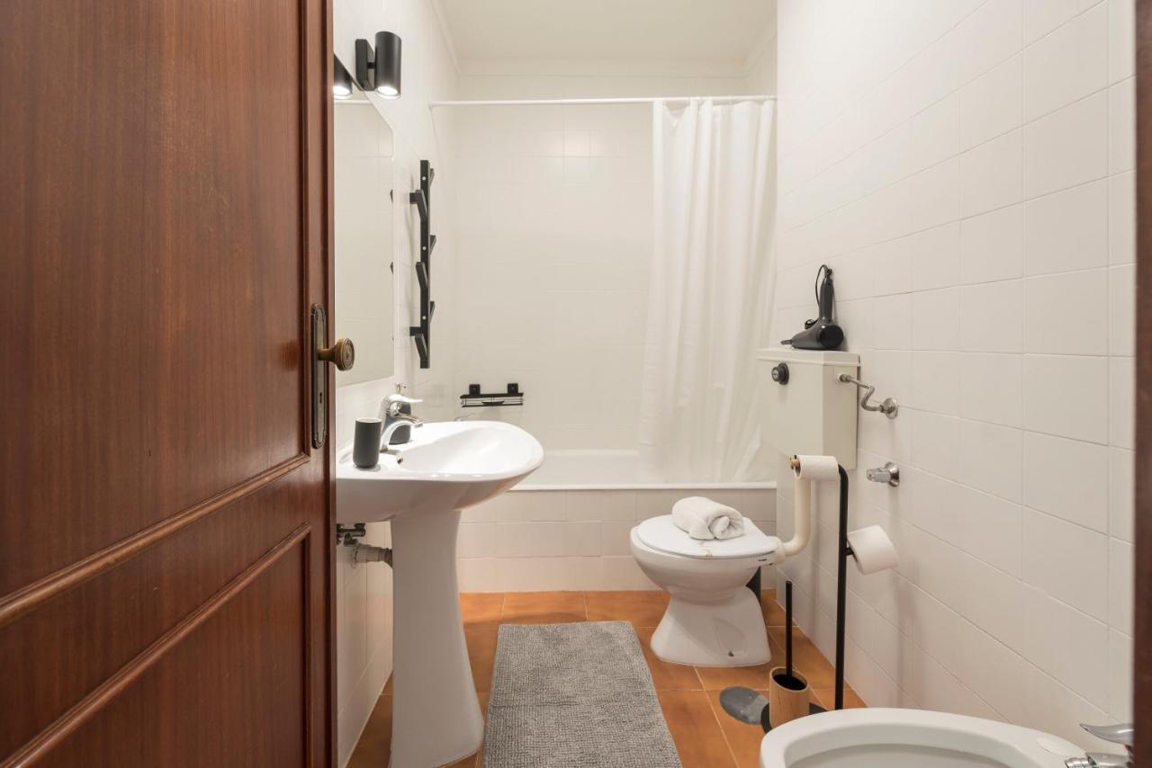 וילה נובה דה גאיה Lovelystay - Newly Decorated 2Br Flat With Free Parking מראה חיצוני תמונה